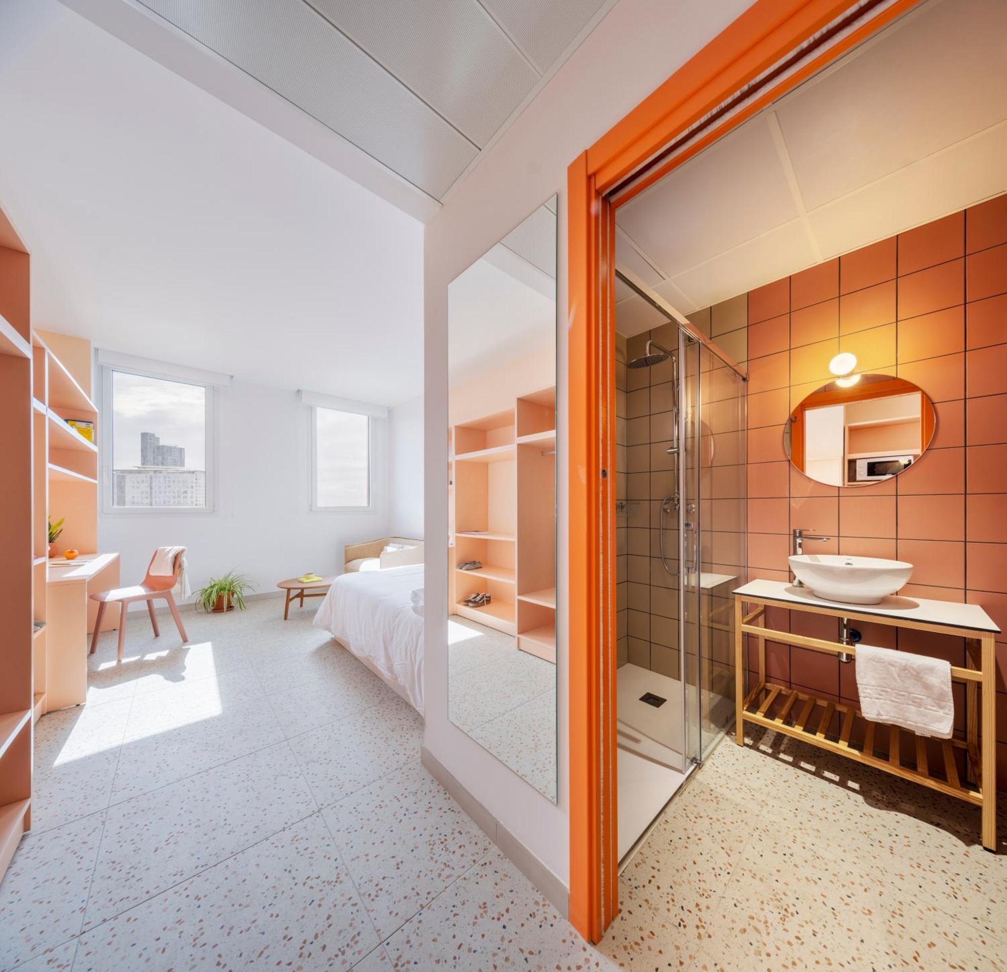 Loop Homes Tower Hotel 3*