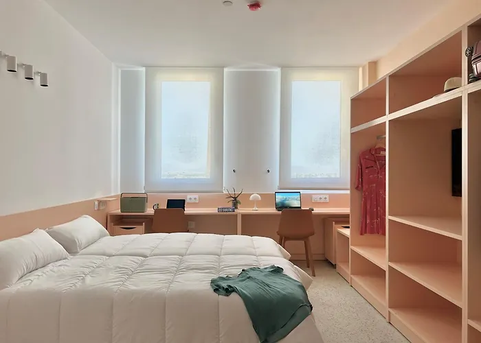 Loop Homes Tower Burjassot Hotel